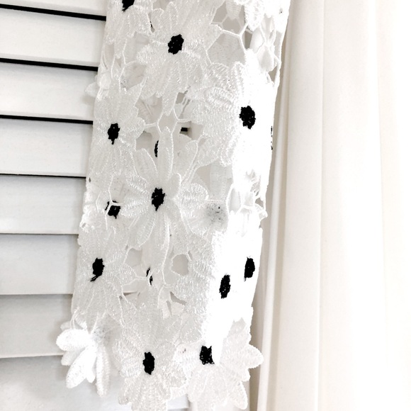 Self-Portrait Daisy Lace Maxi Dress - Picture 11 of 16